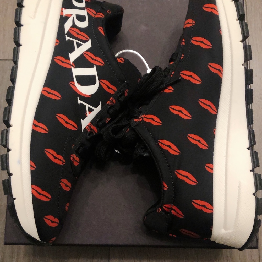Like new Prada sneakers
